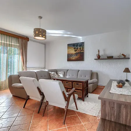 Villa Elli By Interhome Tinjan