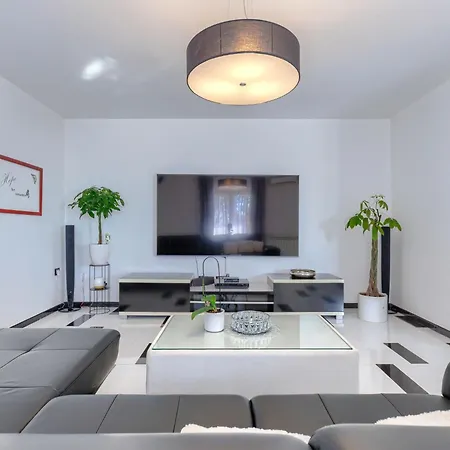 Elli By Interhome * Tinjan
