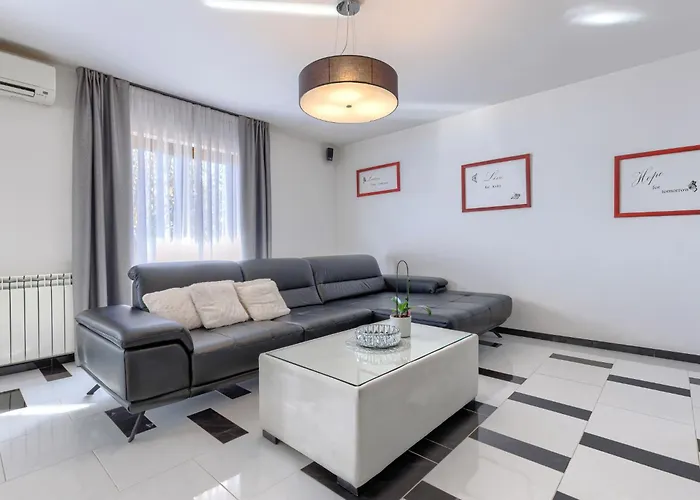 Elli By Interhome Villa Tinjan