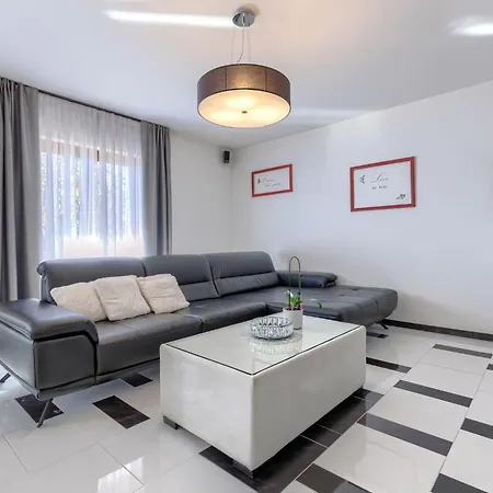 Elli By Interhome וילה Tinjan